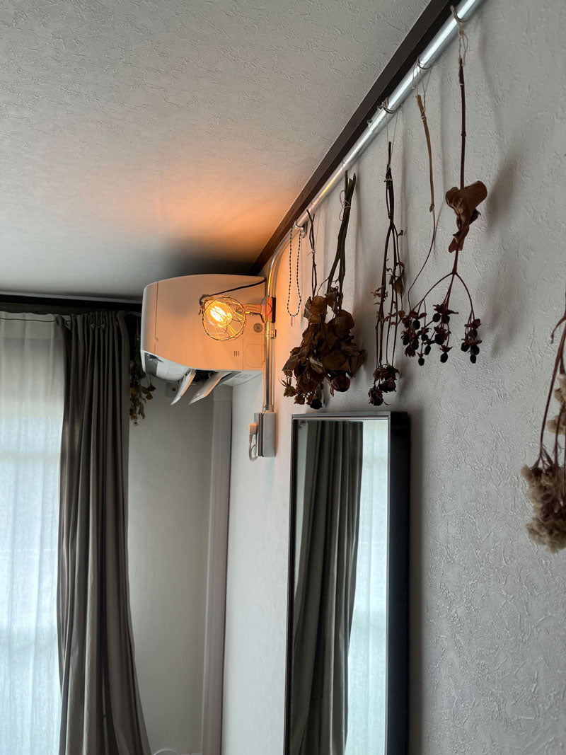 レトロでモダンに 電気配管