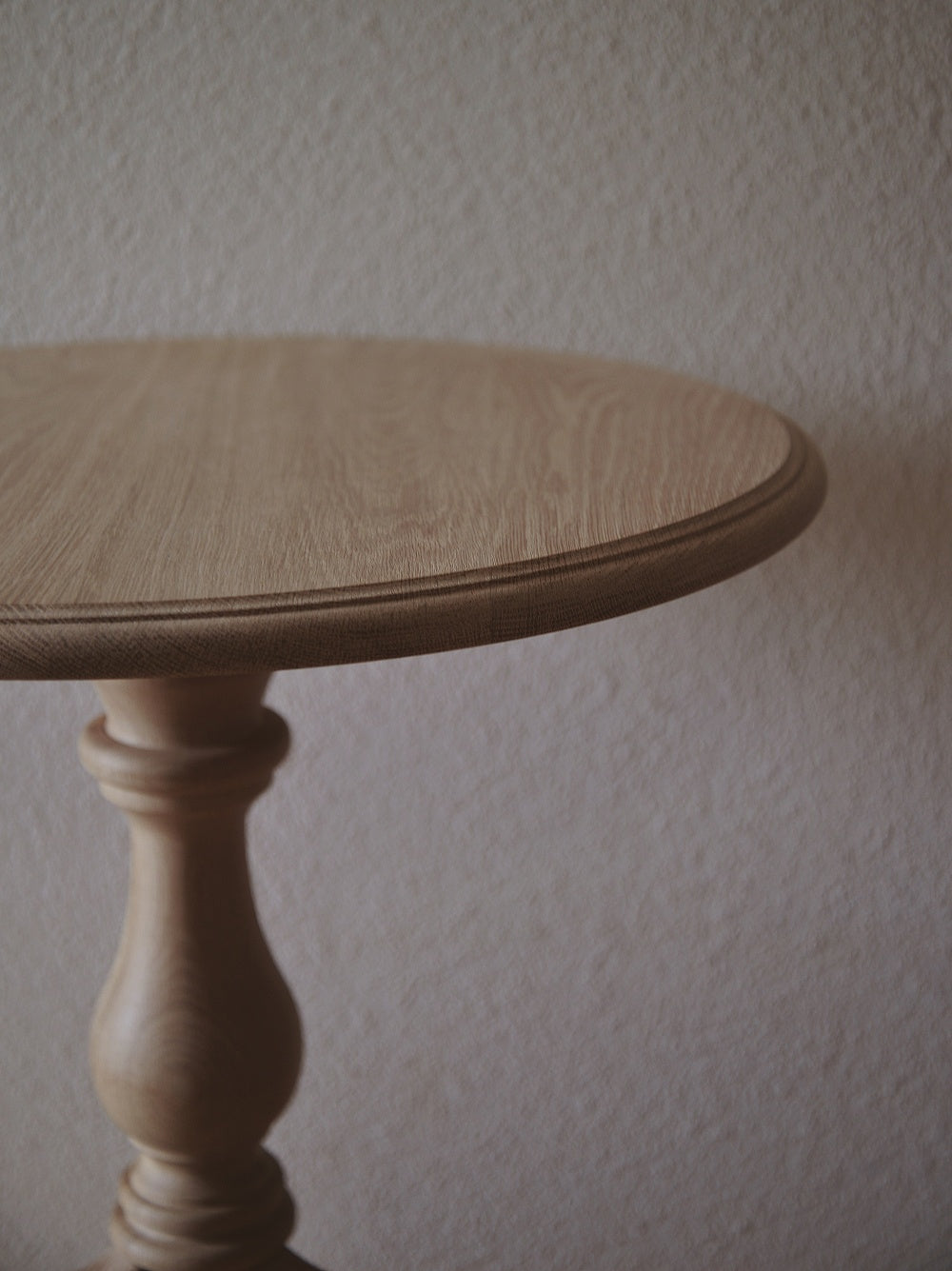 ラウンドサイドテーブル