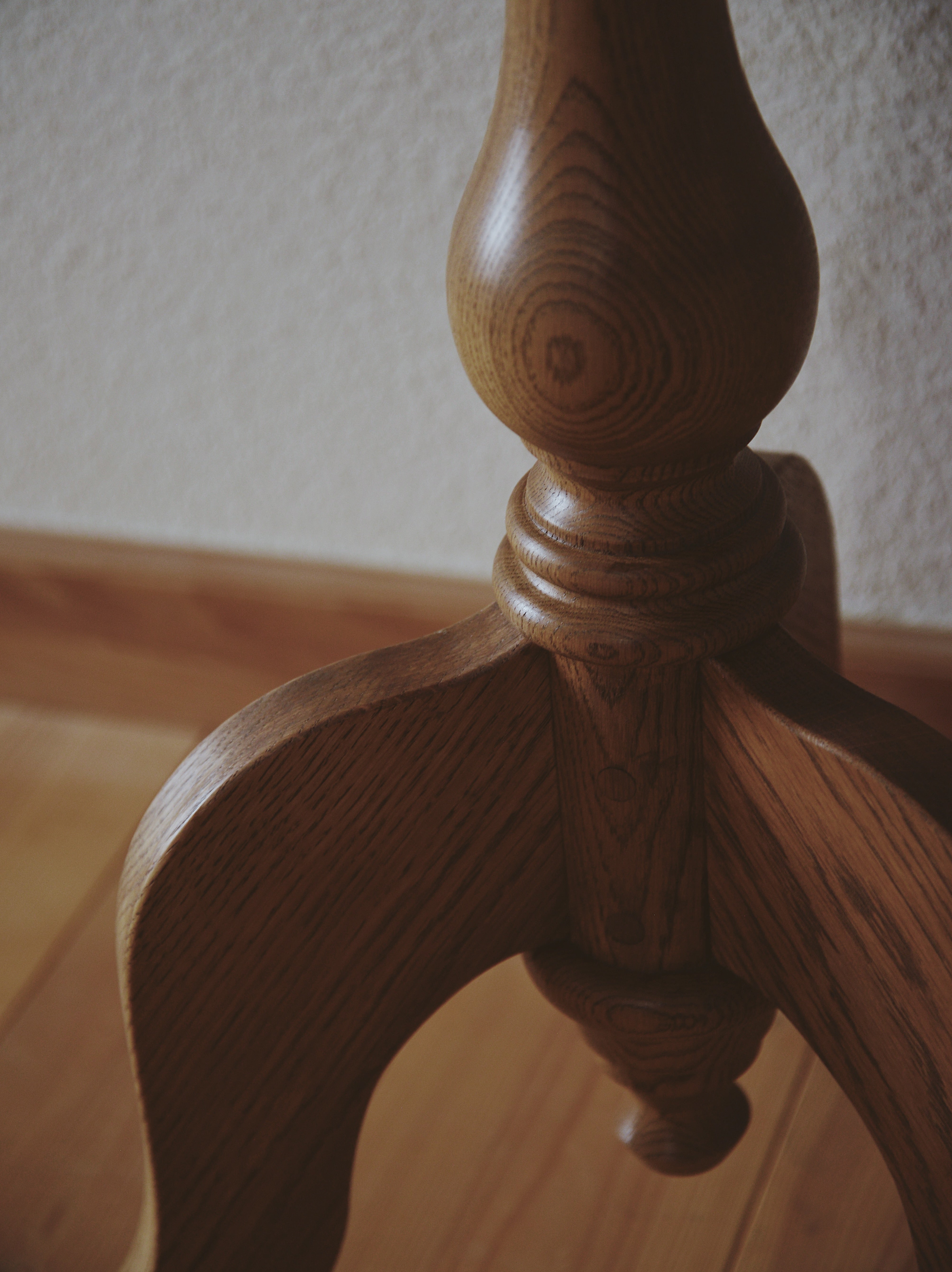 ラウンドサイドテーブル