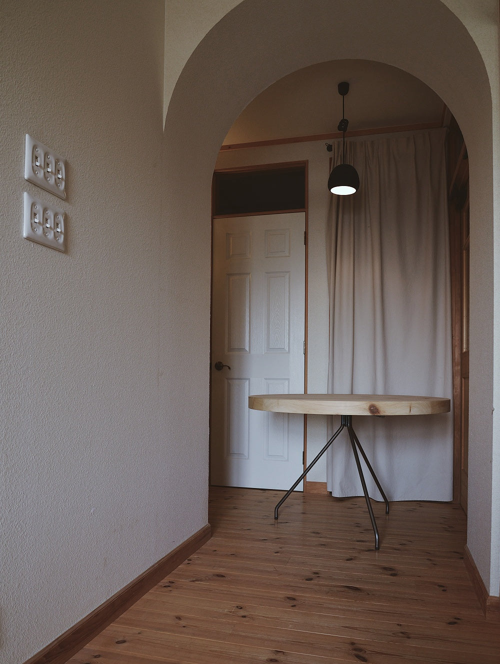 RED CEDAR Round table w/ironlegs レッドシダー ラウンドテーブル