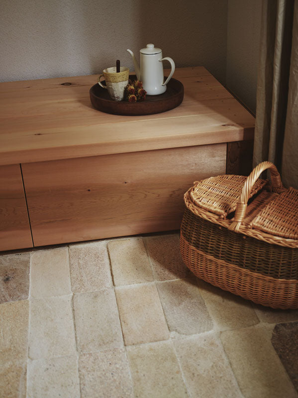 木製のストレージベンチ