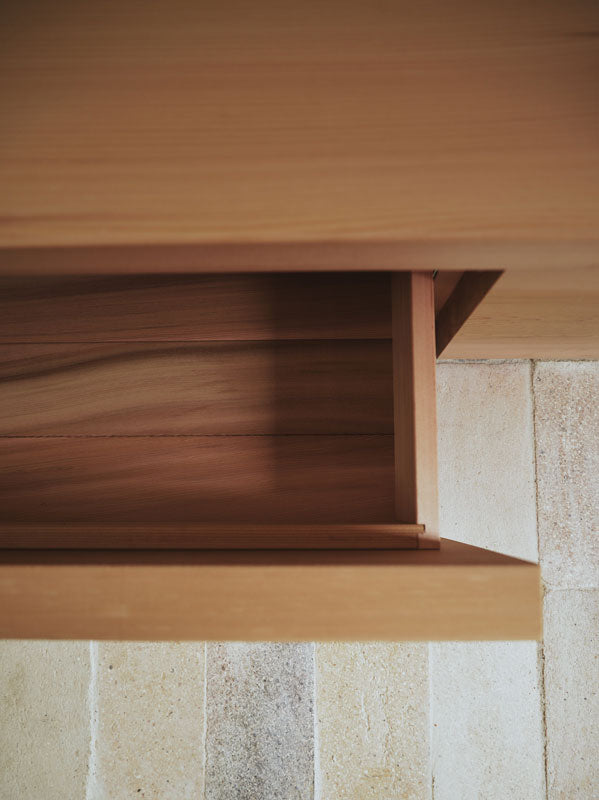 木製のストレージベンチ