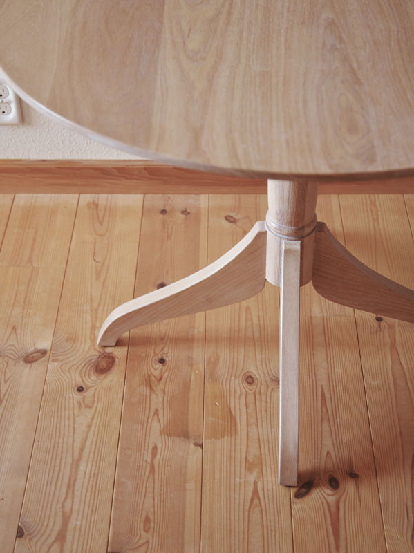 Oak Round Table for living dining H660