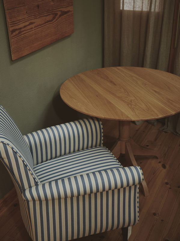 Oak Round Table for living dining H660