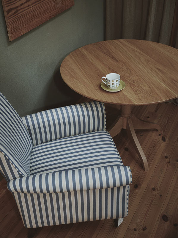 Oak Round Table for living dining H660