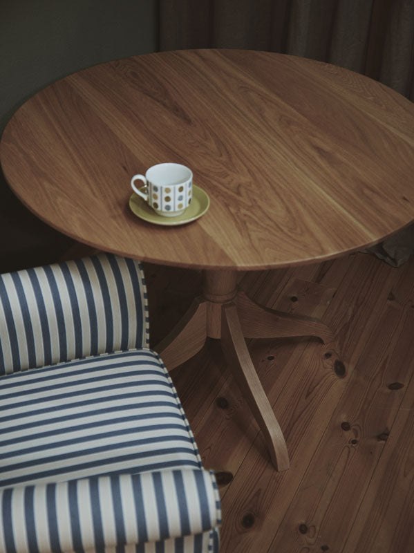 Oak Round Table for living dining H660